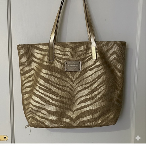 Michael Kors Handbags - Michael Kors Metallic Zebra tote 👜🥰
